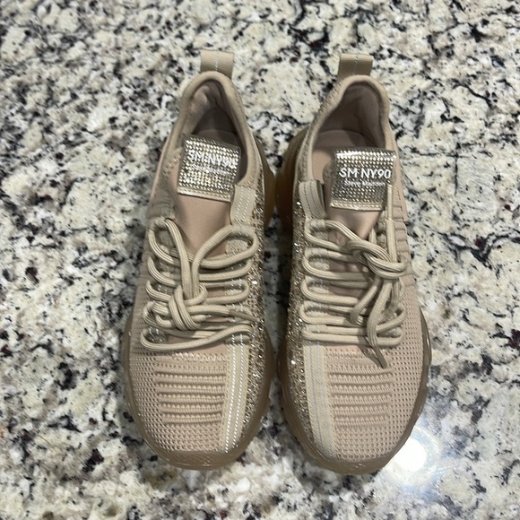 Steve Madden Maxima Sneakers Gold + Rhinestones Brand New Size 6M - Picture 2 of 7